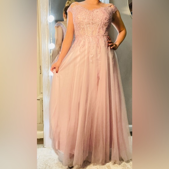 Beautiful woman’s dress for wedding or prom, cocktail parties good condition. - Picture 5 of 6